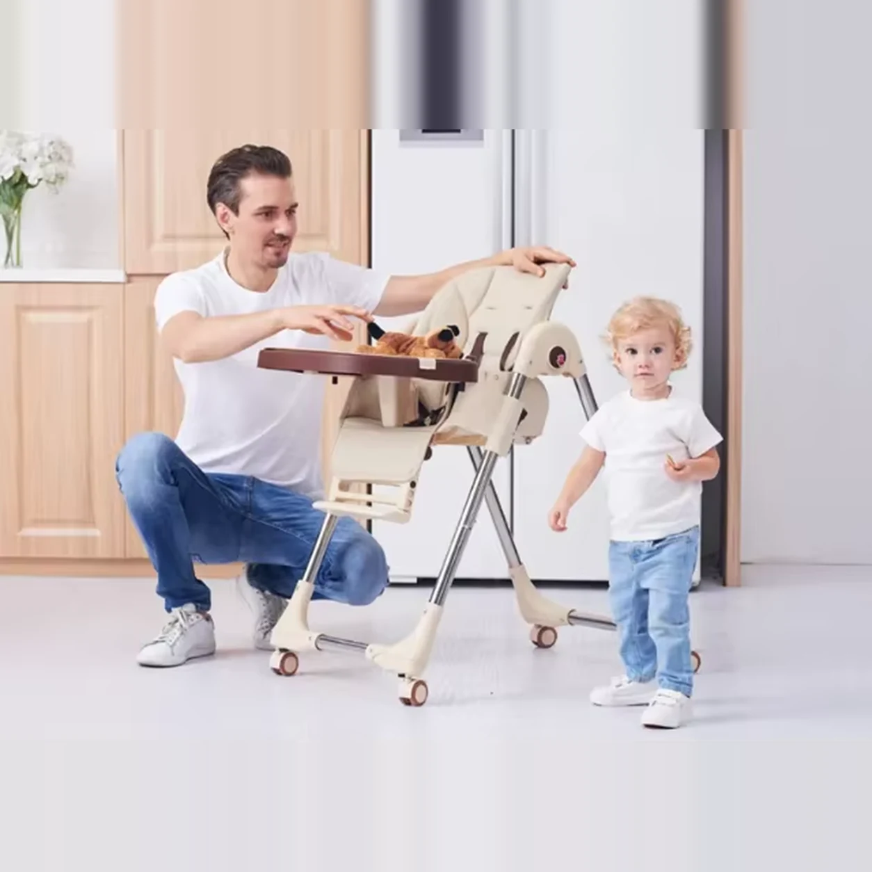 Kinderstoel Verstelbaar Crème – Eetstoel met Ligstand, Wielen en Afneembaar Blad 4